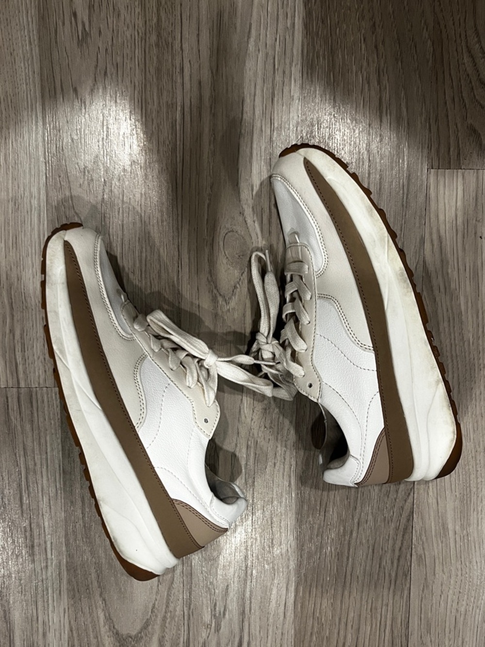 Cushionaire Sneakers